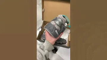 New Balance 725 grey