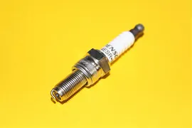 Свеча зажигания Denso U24ESR-NB (CR8EB, RG6YC, CPR8E, UR5DC, 81300-ВА81-0200)[U24ESR-NB]