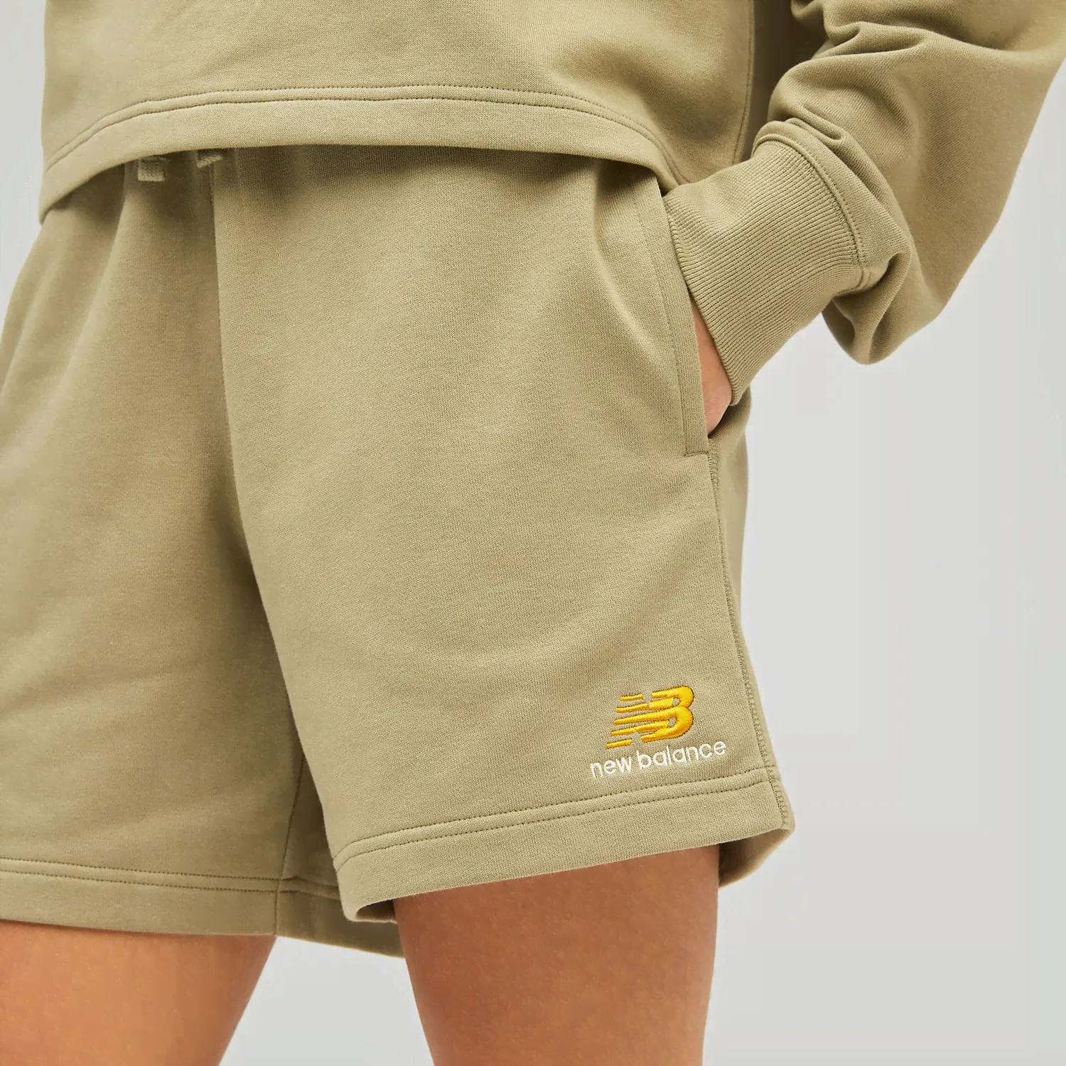 Мужские шорты New Balance NB Essentials uni-ssentials Fleece Short оливковые-1